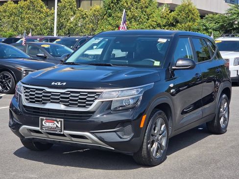 Used 2023 Kia Seltos LX AWD/4WD image 7