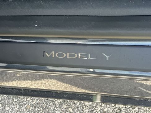 Used 2023 Tesla Model Y Long Range AWD/4WD image 11