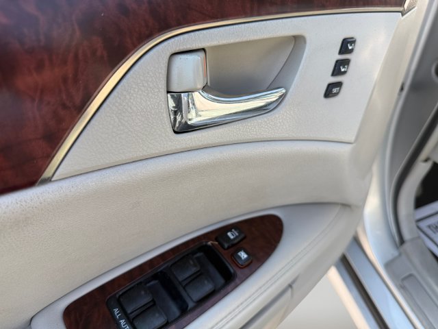 Used 2011 Toyota Avalon Limited FWD image 10