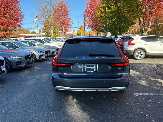 Certified 2025 Volvo V90 B6 Cross Country Plus AWD/4WD image 3
