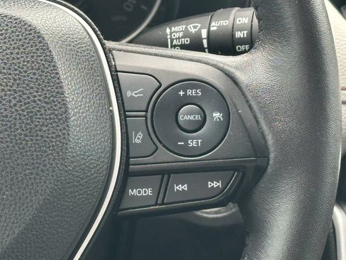 Used 2022 Toyota RAV4 XLE Premium AWD/4WD image 21