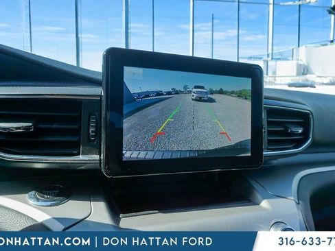 Used 2022 Ford Explorer XLT w/ Equipment Group 202A image 8