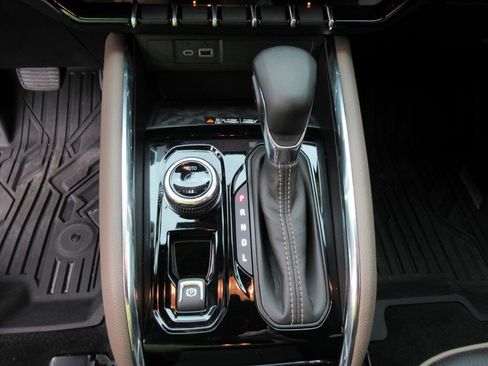 Used 2024 GMC Canyon Denali w/ LPO, Denali Black Edition image 23