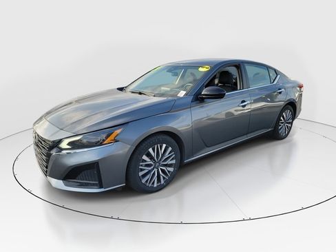 Used 2024 Nissan Altima 2.5 SV image 32