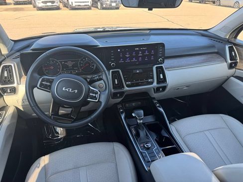 Used 2022 Kia Sorento S AWD/4WD image 4