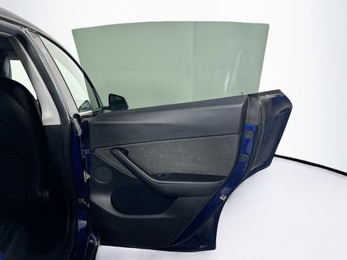 Used 2021 Tesla Model Y Long Range image 30