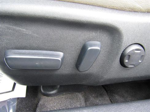 Used 2013 Toyota Avalon XLE image 11