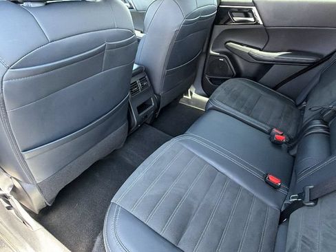 Used 2025 Mitsubishi Outlander SE AWD/4WD image 24