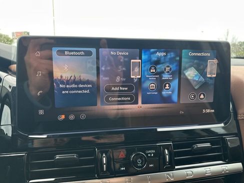 New 2026 Nissan Pathfinder Platinum FWD image 17