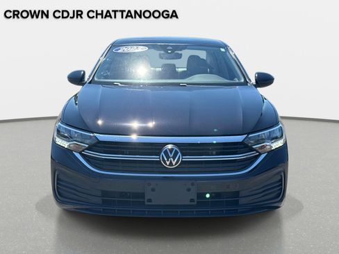 Used 2023 Volkswagen Jetta SE FWD image 10