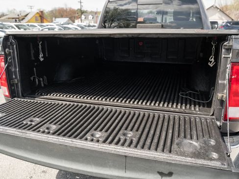 Used 2017 RAM 1500 Classic SLT image 9