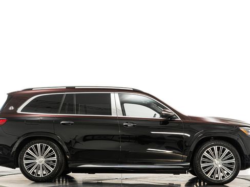 Used 2023 Mercedes-Benz Maybach GLS 600 4MATIC image 2