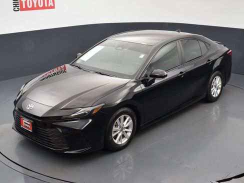 Used 2025 Toyota Camry LE FWD image 25