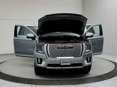 Used 2023 GMC Yukon XL Denali RWD image 12