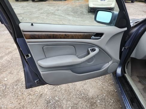 Used 2000 BMW 323i Sedan image 16