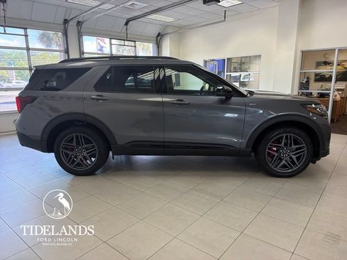 New 2026 Ford Explorer ST-Line w/ ST-Line Street Pack AWD/4WD image 9
