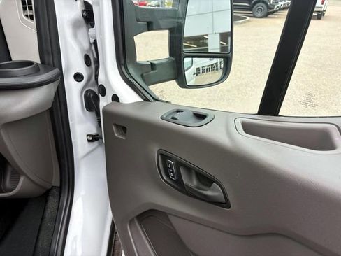 Used 2024 Ford E-Transit RWD image 33
