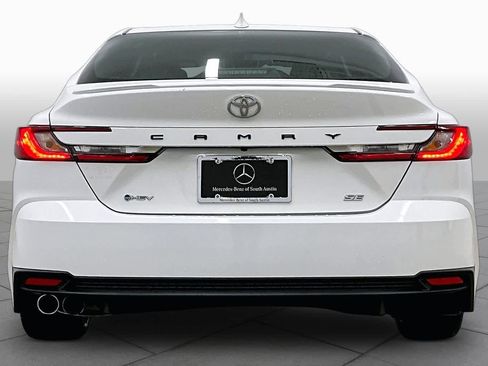 Used 2025 Toyota Camry SE w/ Convenience Package image 5
