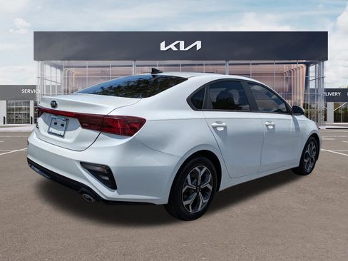 Certified 2021 Kia Forte LXS FWD image 4