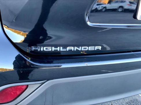 Used 2024 Toyota Highlander XLE image 30