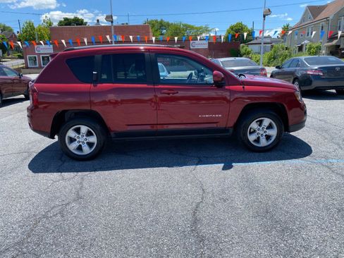 Used 2017 Jeep Compass Latitude FWD image 6