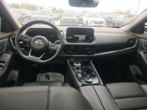 Used 2023 Nissan Rogue SL w/ SL Premium Package image 10