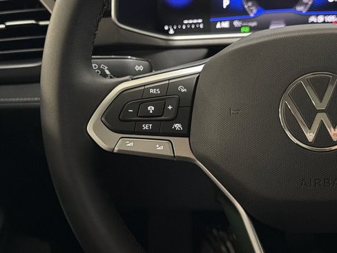 New 2026 Volkswagen Taos SE FWD image 29