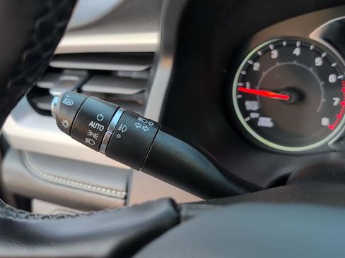 Used 2023 GMC Acadia SLT image 25