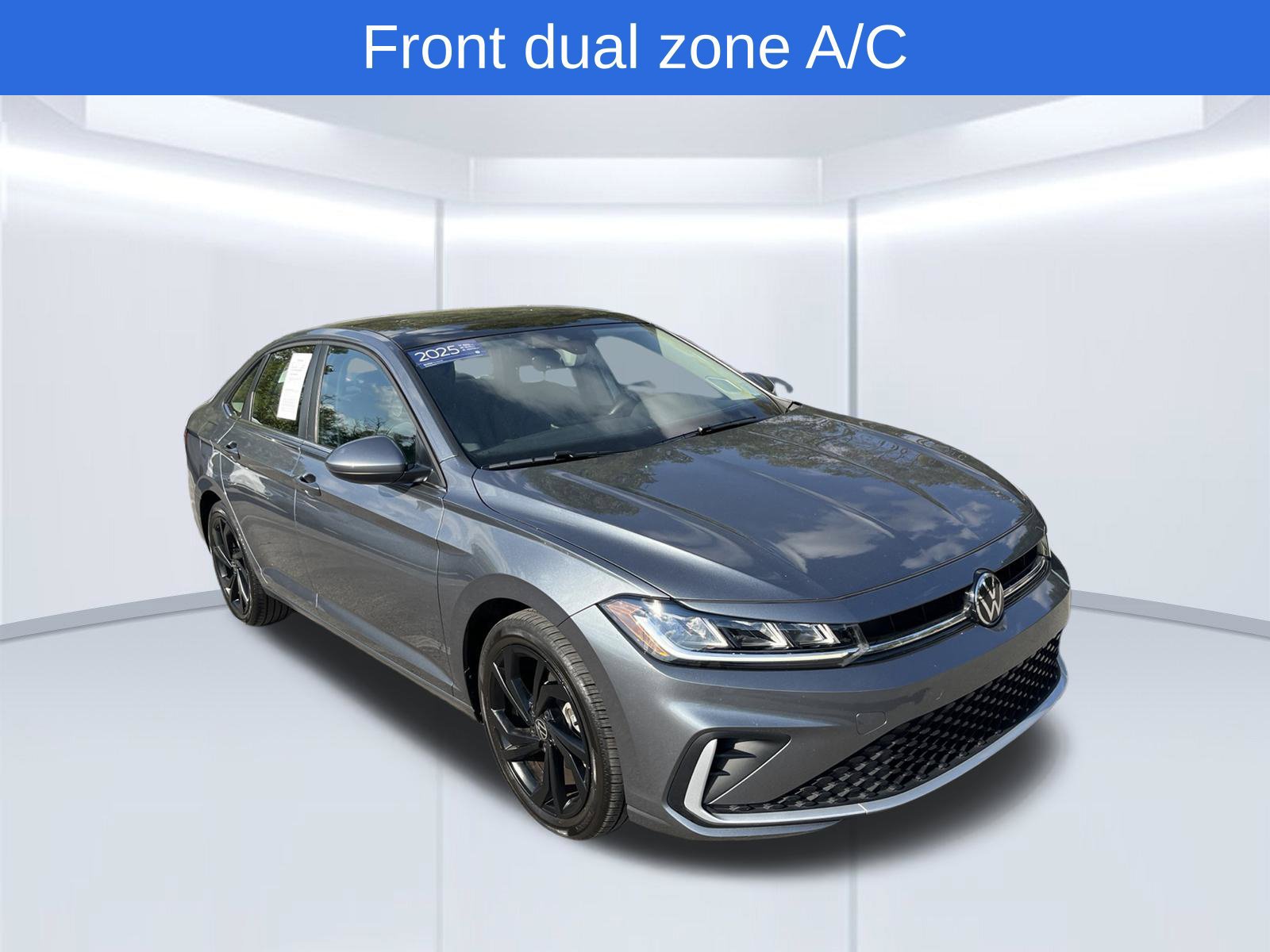 Certified 2025 Volkswagen Jetta SE FWD image 3