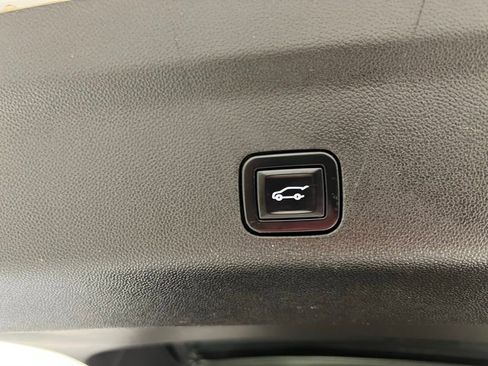 Used 2022 Chevrolet Suburban RST w/ Sport Performance Package image 29