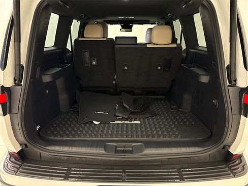 Used 2024 Lexus GX 550 image 11