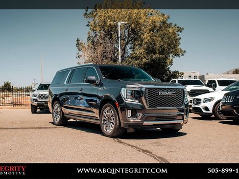 Used 2023 GMC Yukon XL Denali Ultimate AWD/4WD image 1