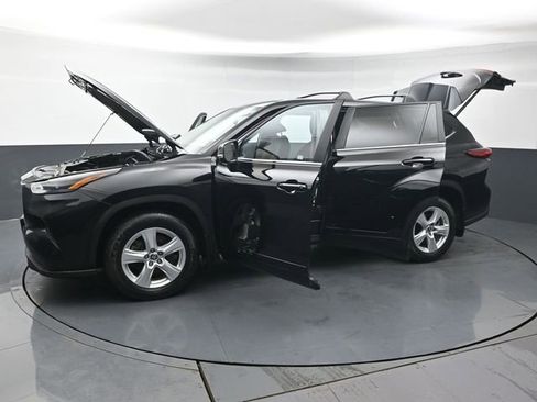 Used 2023 Toyota Highlander LE image 49