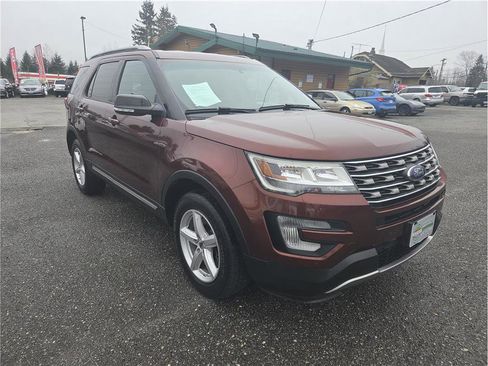 Used 2016 Ford Explorer XLT w/ Equipment Group 202A image 2