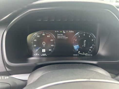 Used 2018 Volvo XC90 T6 Momentum w/ Convenience Package image 11