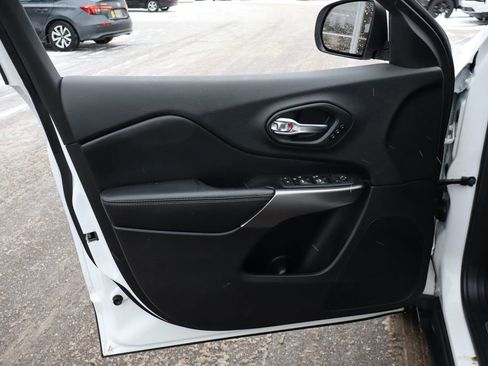 Used 2020 Jeep Cherokee Limited image 9