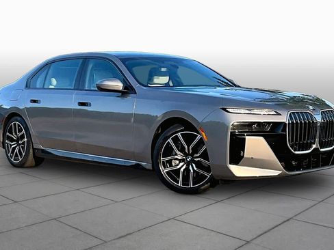 Used 2024 BMW 740i xDrive w/ Executive Package AWD/4WD image 2