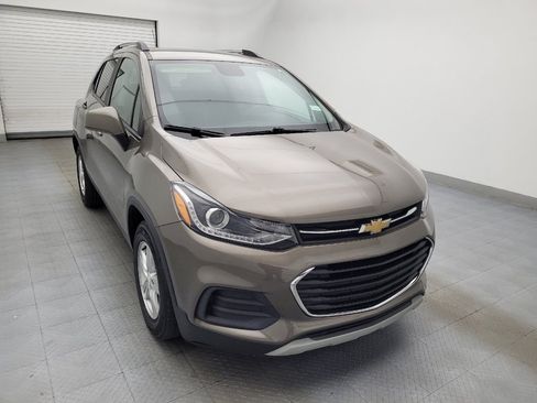 Used 2021 Chevrolet Trax LT w/ LT Convenience Package image 14