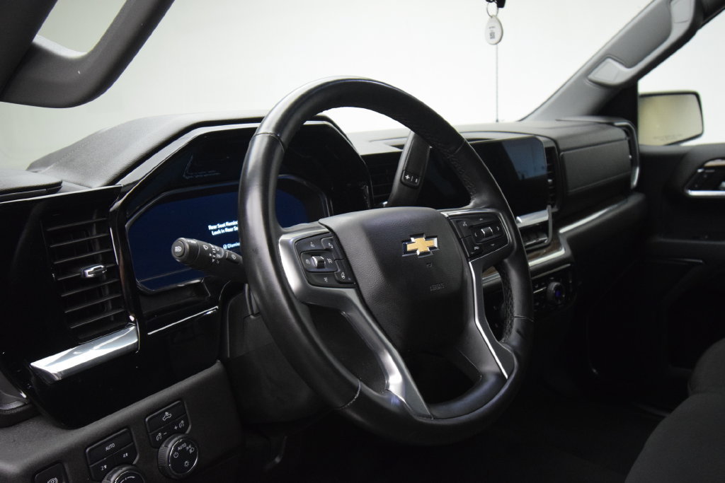 Used 2024 Chevrolet Silverado 1500 LT AWD/4WD image 12
