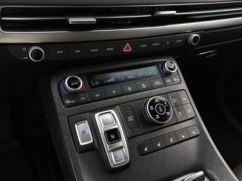 Certified 2024 Hyundai Palisade Limited AWD/4WD image 14