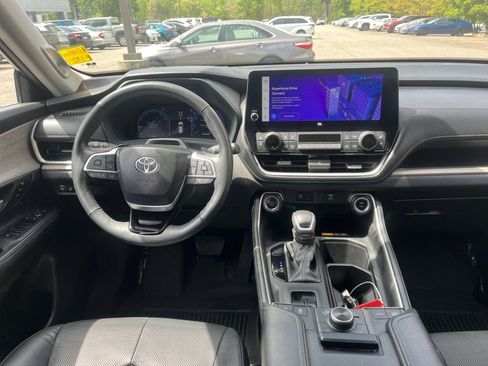 Used 2024 Toyota Grand Highlander Platinum image 24