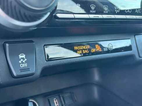 Used 2021 Toyota RAV4 LE image 23