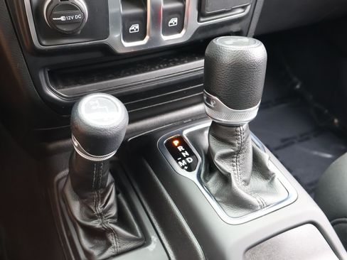 Used 2022 Jeep Wrangler Sport AWD/4WD image 23