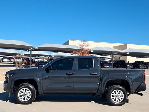 Used 2025 Toyota Tacoma SR image 4