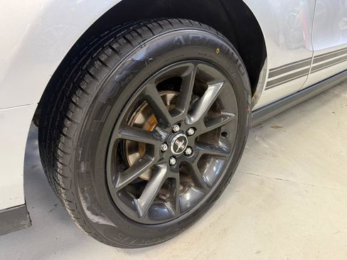 Used 2010 Ford Mustang Coupe image 8