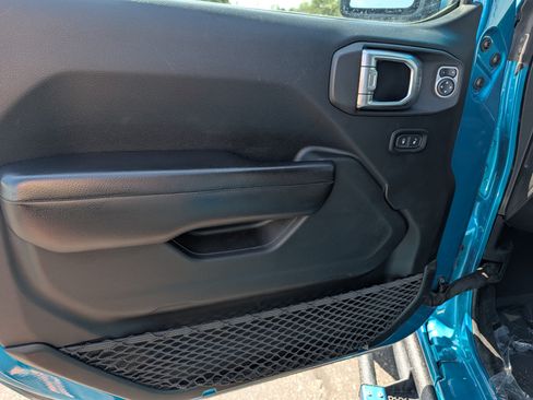 Used 2019 Jeep Wrangler Sport AWD/4WD image 11