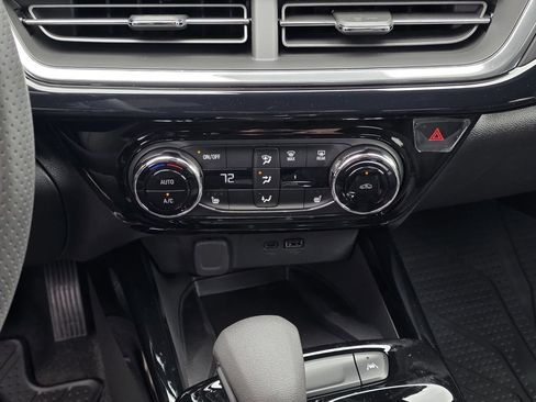 New 2026 Chevrolet Trax RS w/ Sunroof Package FWD image 15