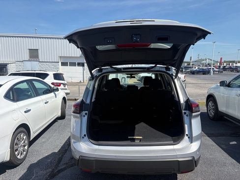 Used 2025 Nissan Rogue SV FWD image 22
