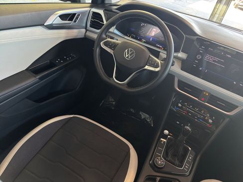 Used 2025 Volkswagen Taos SE image 39