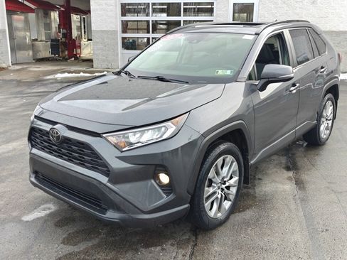 Used 2019 Toyota RAV4 XLE Premium image 10